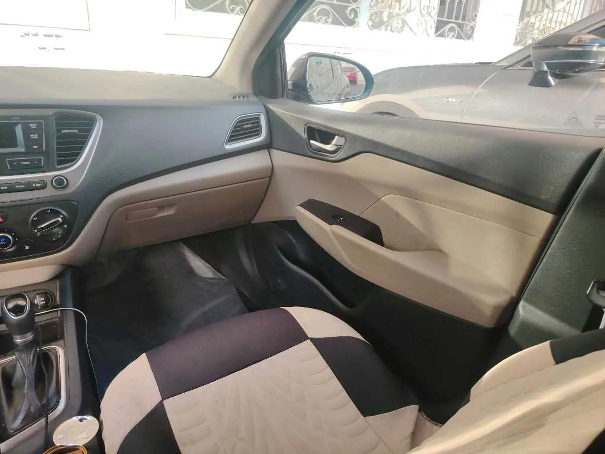 Car image 20