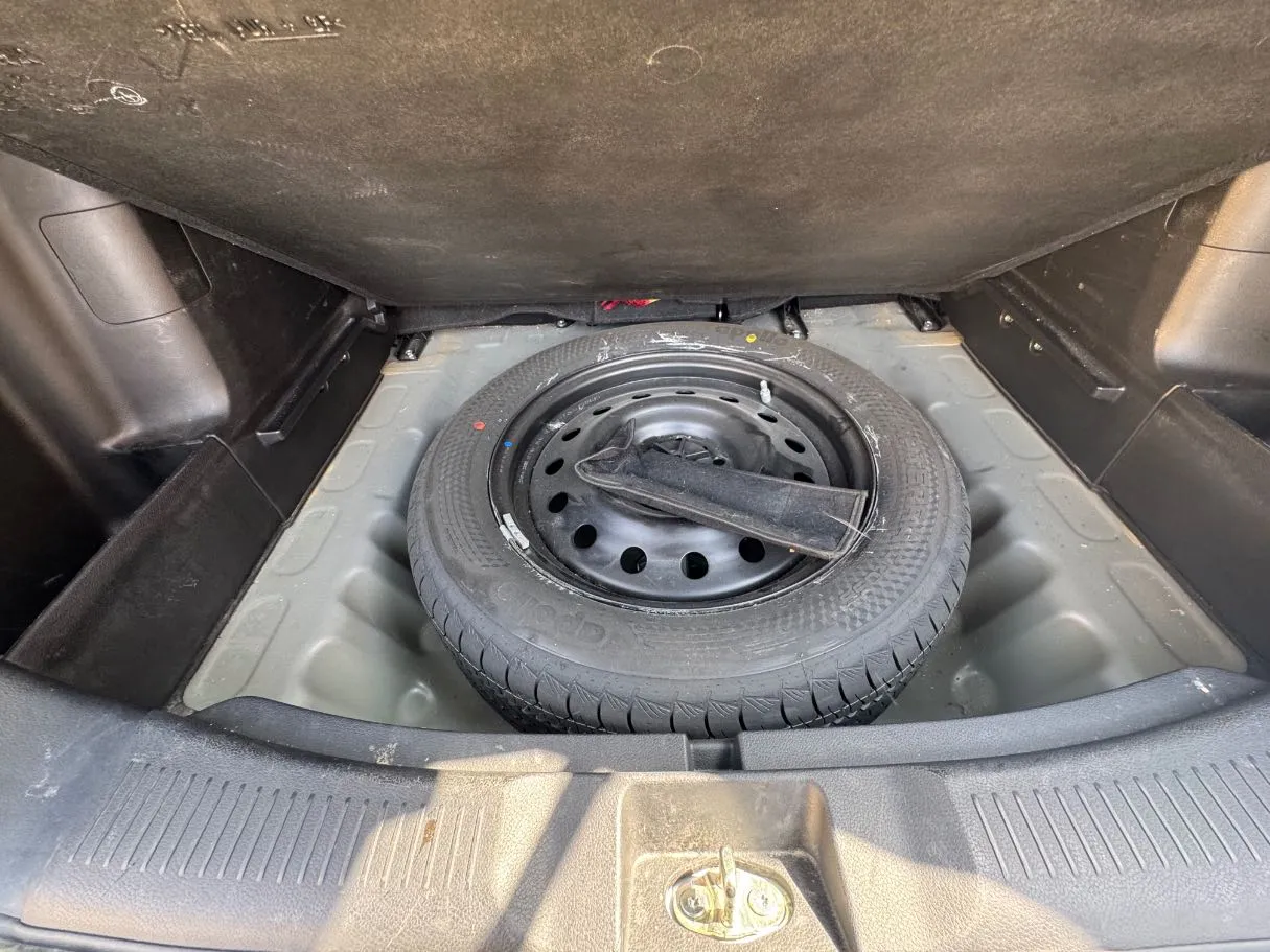 Car image 23