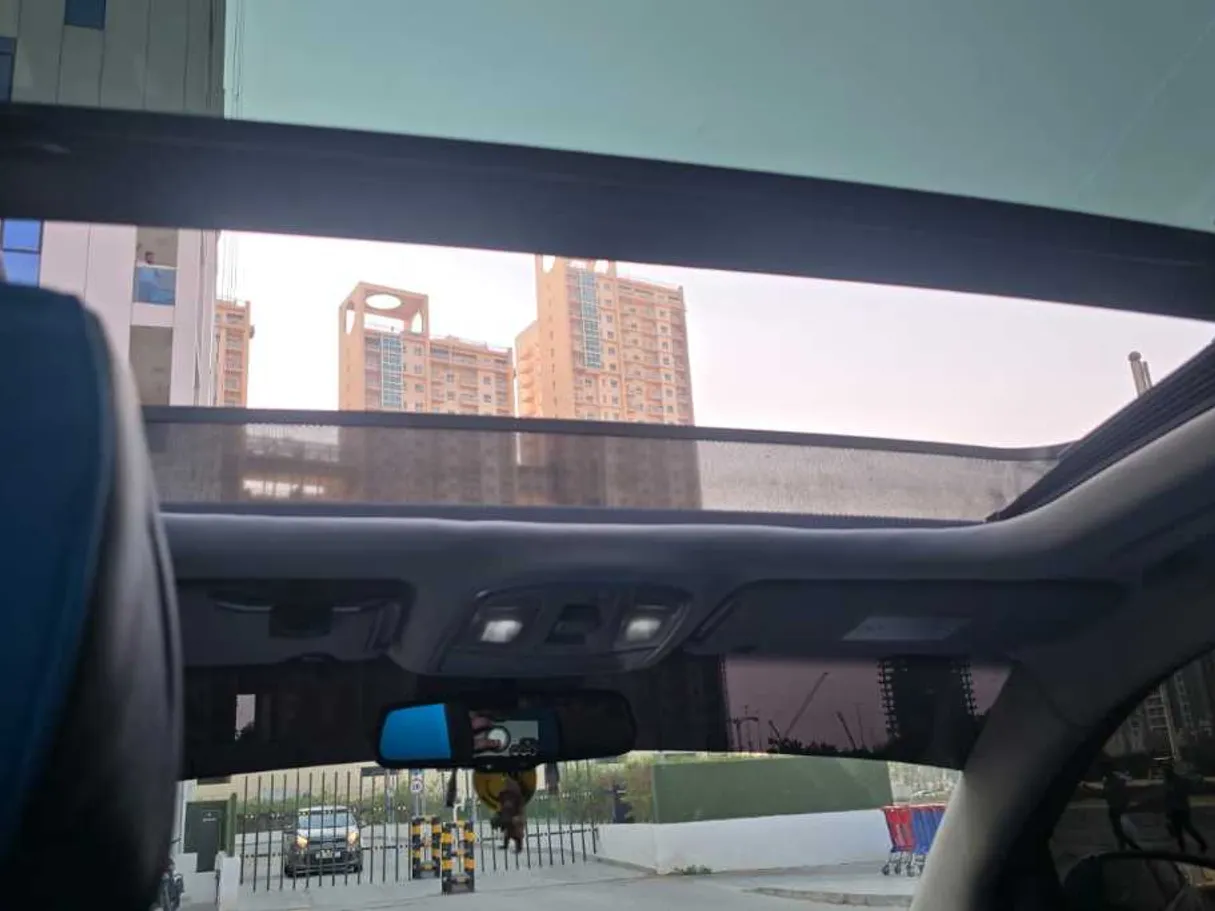 Car image 17
