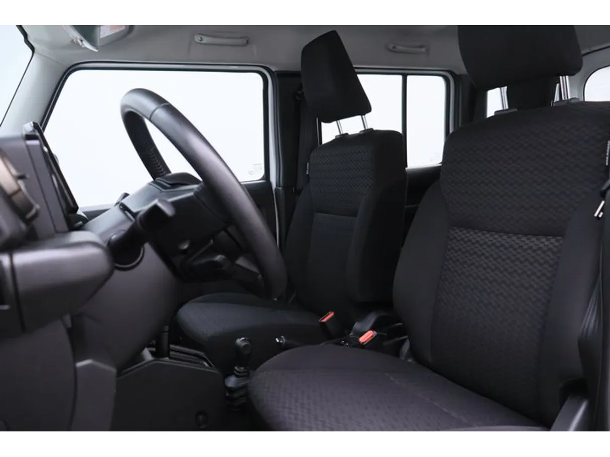 Car image 8