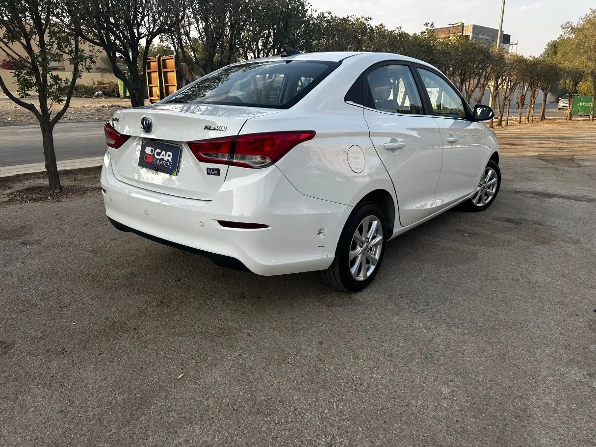 Car image 5