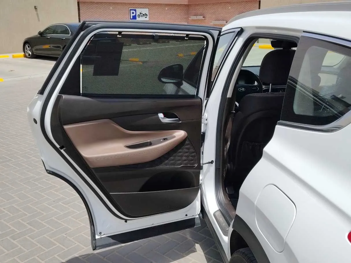 Car image 14