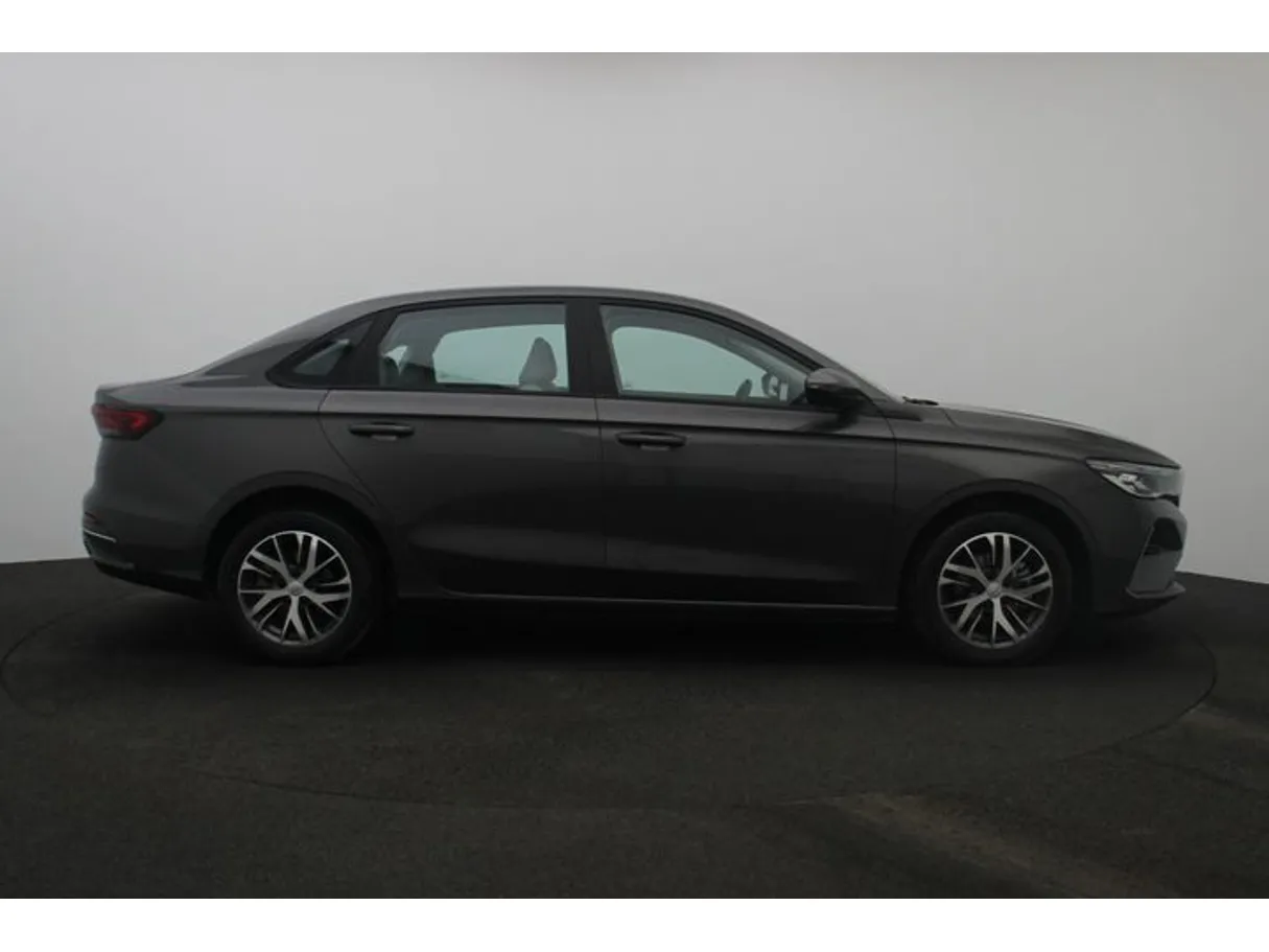 Car image 13