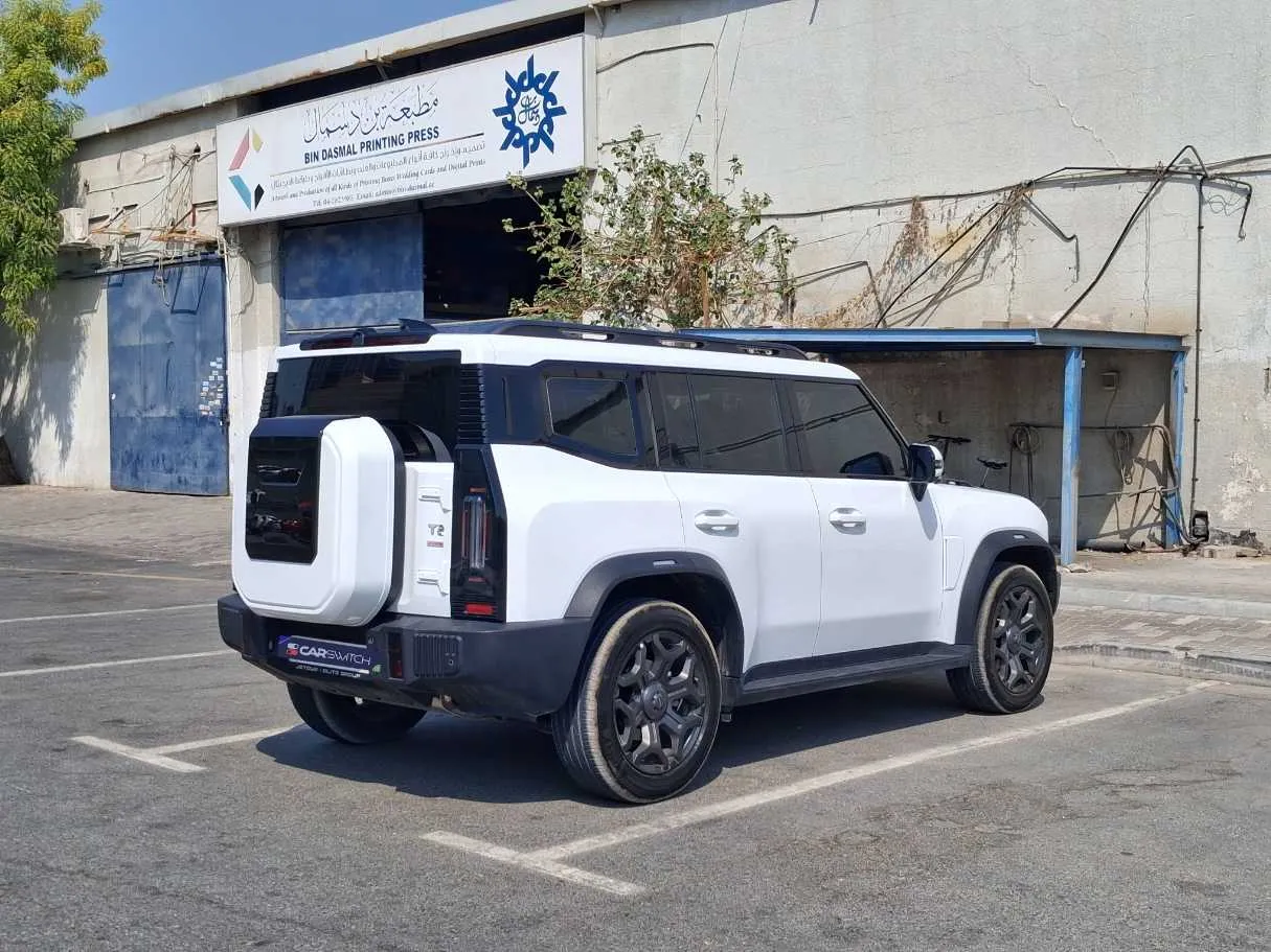 Car image 5