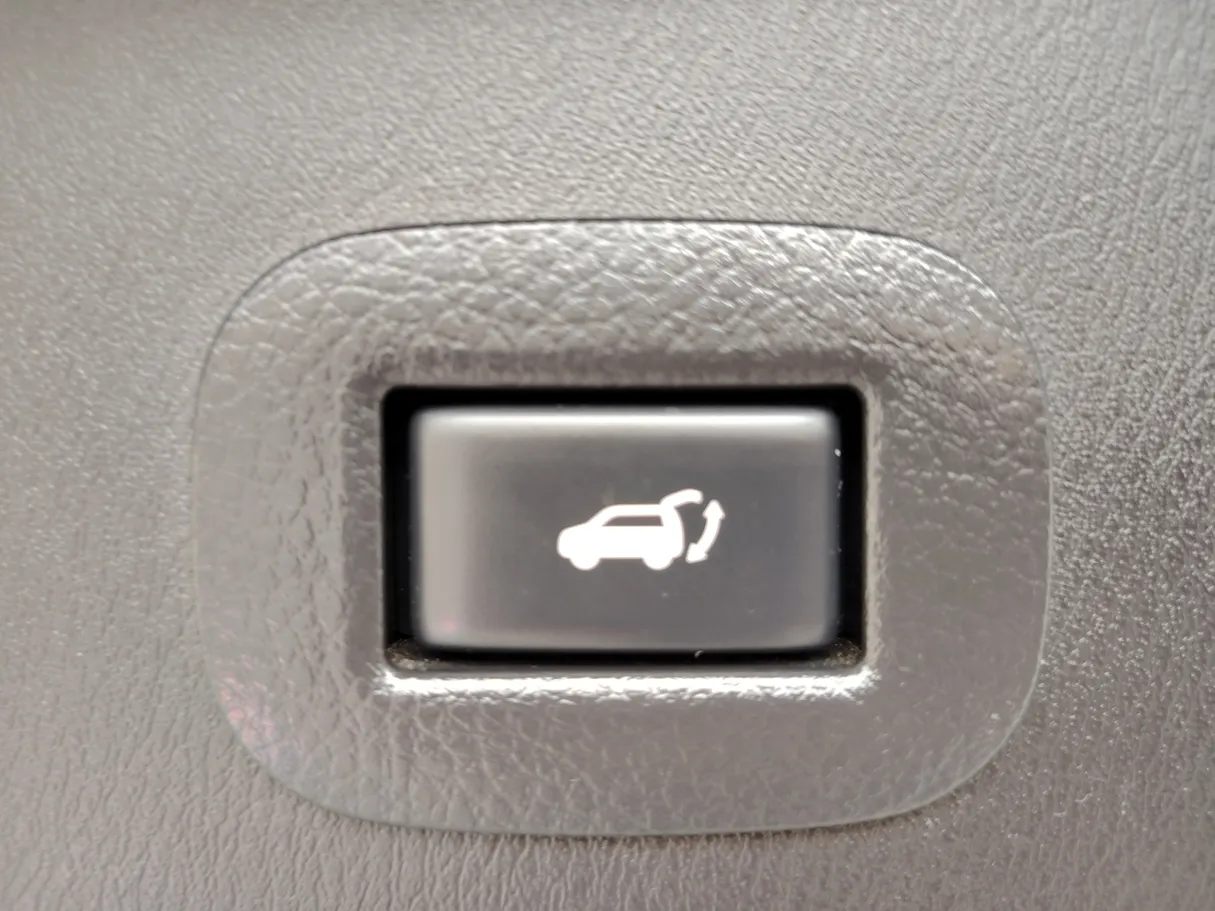 Car image 36