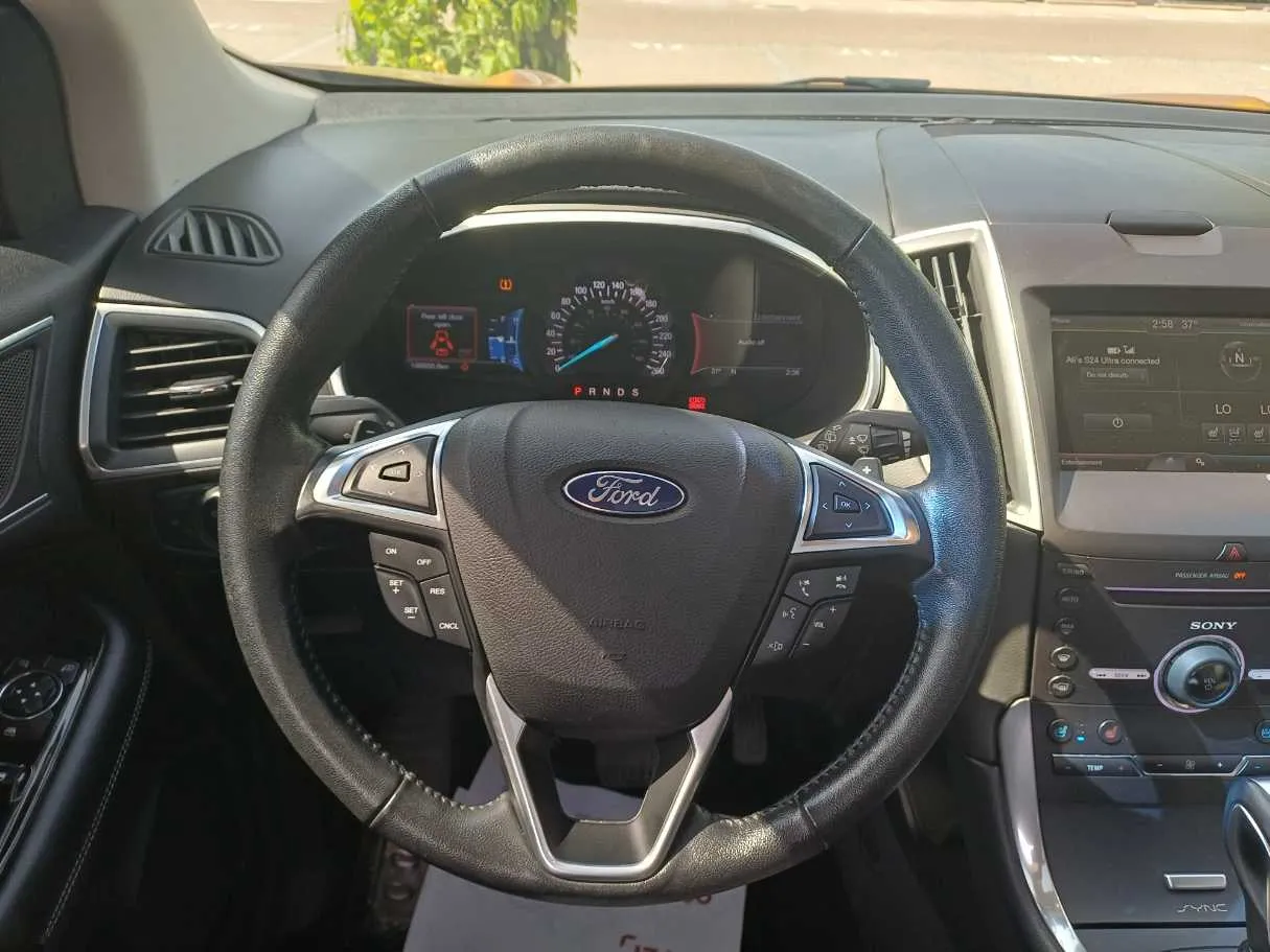 Car image 14
