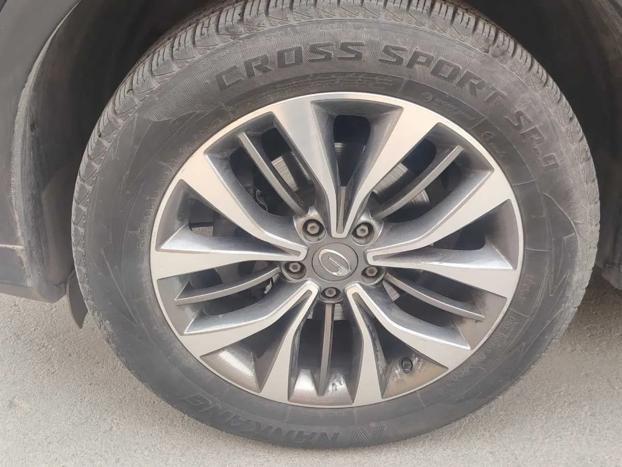 Car image 10