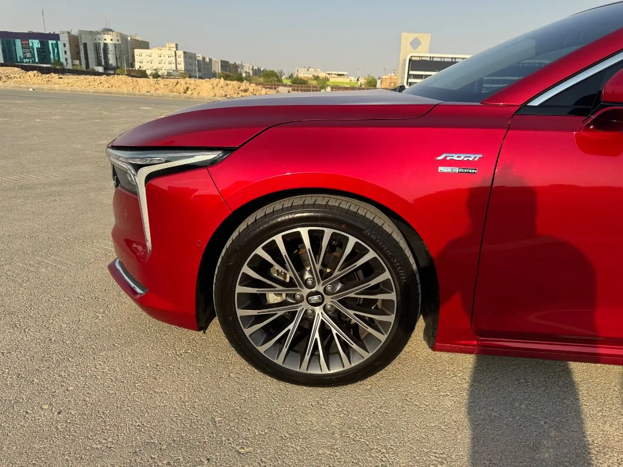 Car image 9