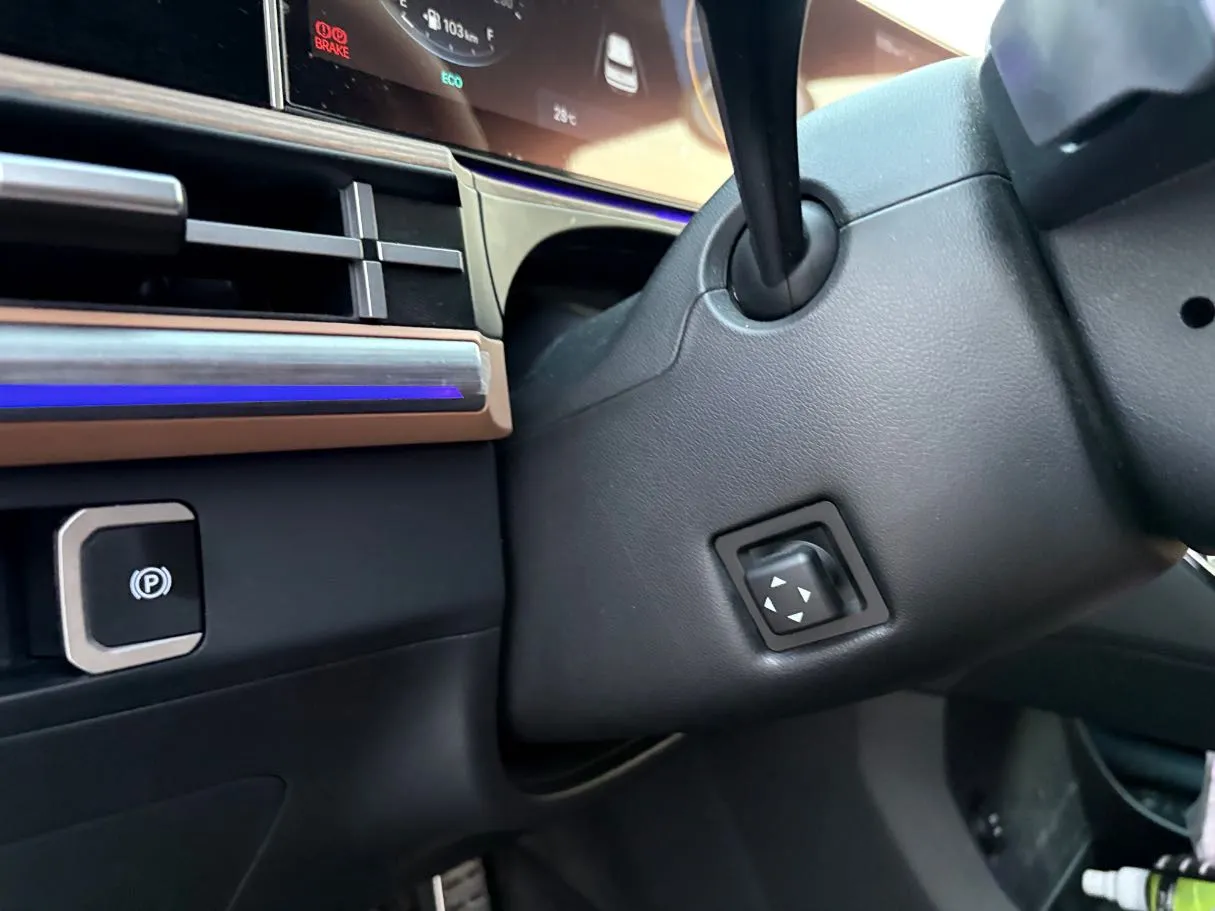 Car image 29