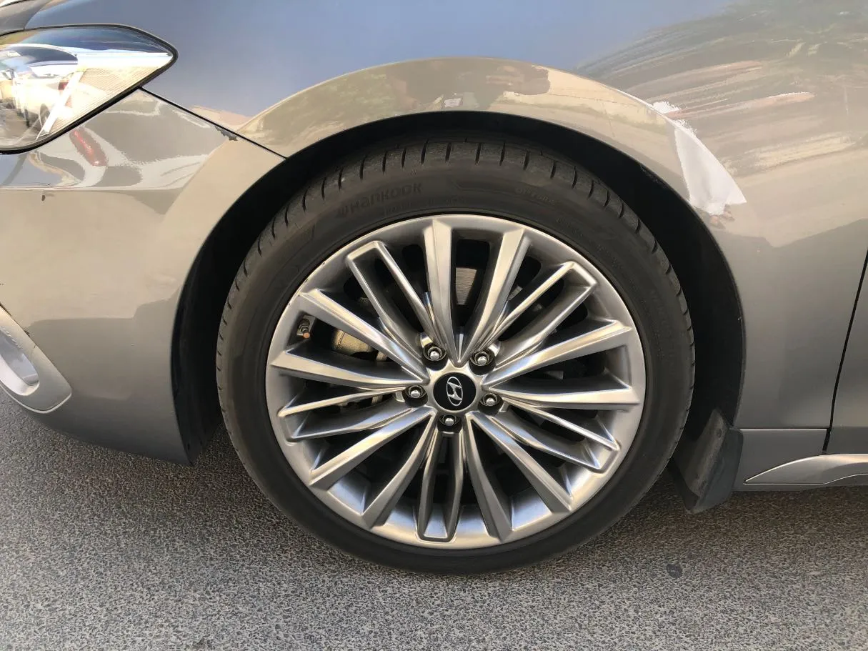 Car image 10