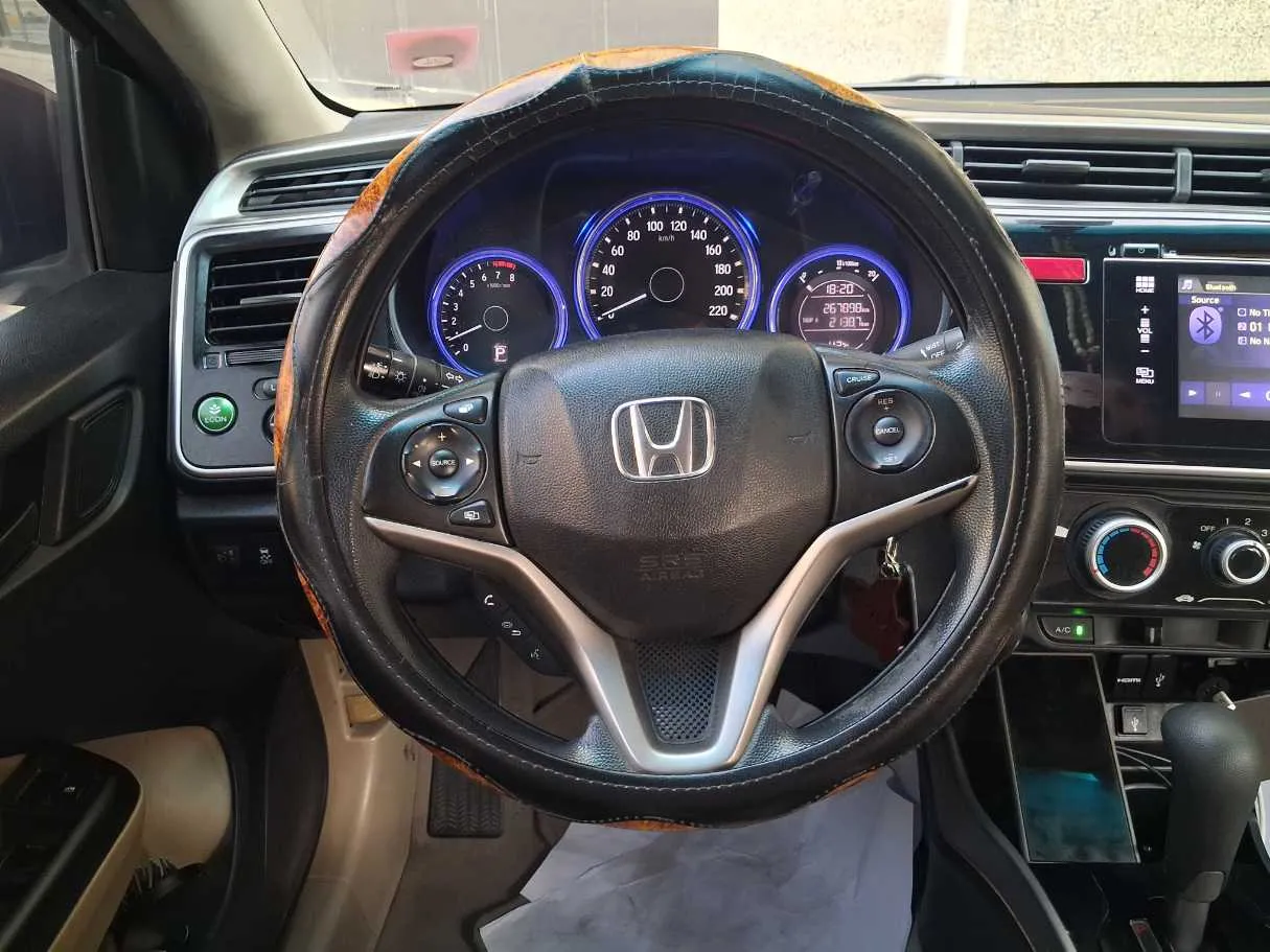 Car image 16