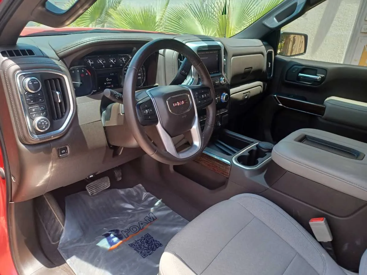 Car image 12