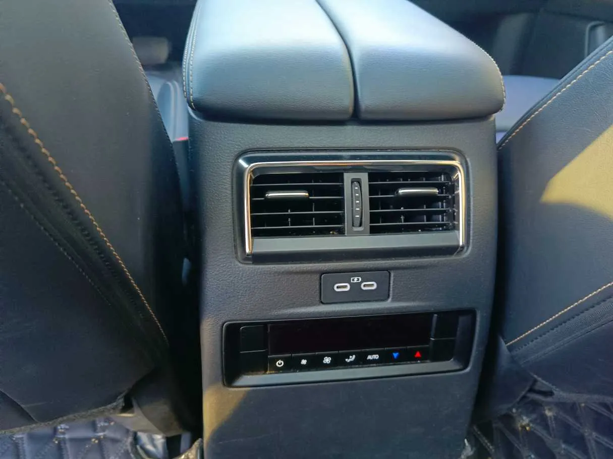 Car image 36
