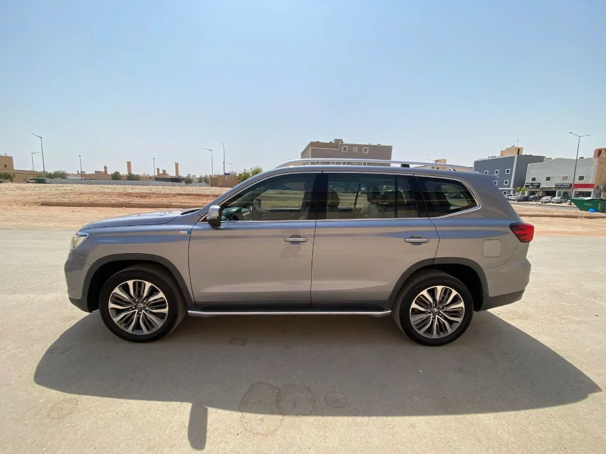 Car image 8