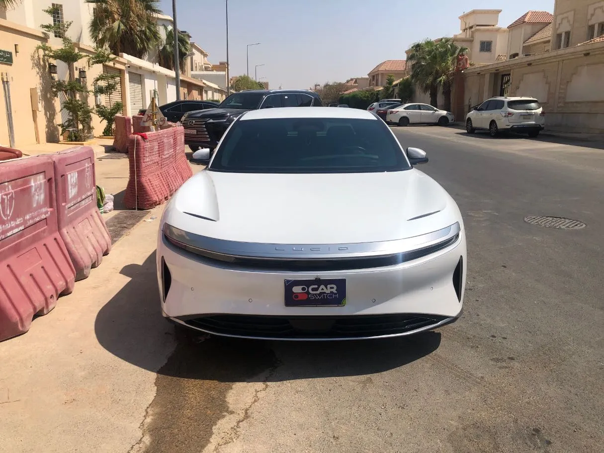 Car image 2