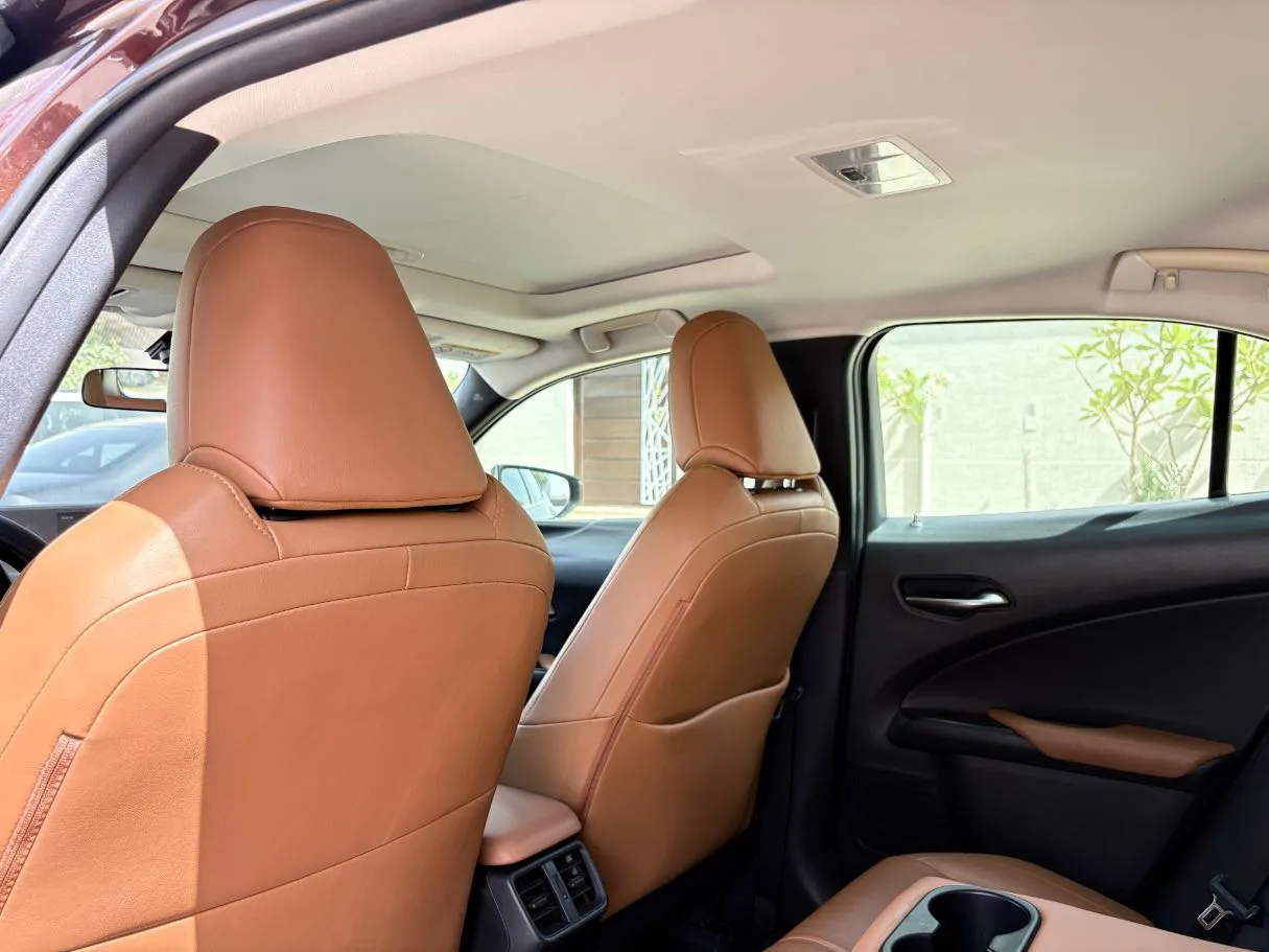 Car image 16