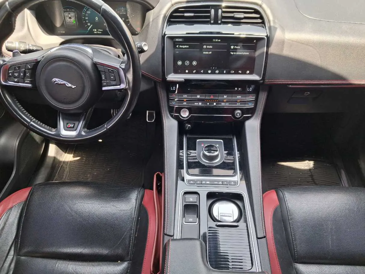 Car image 16