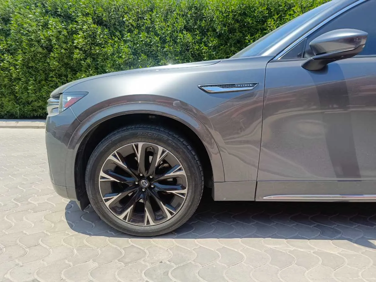 Car image 9