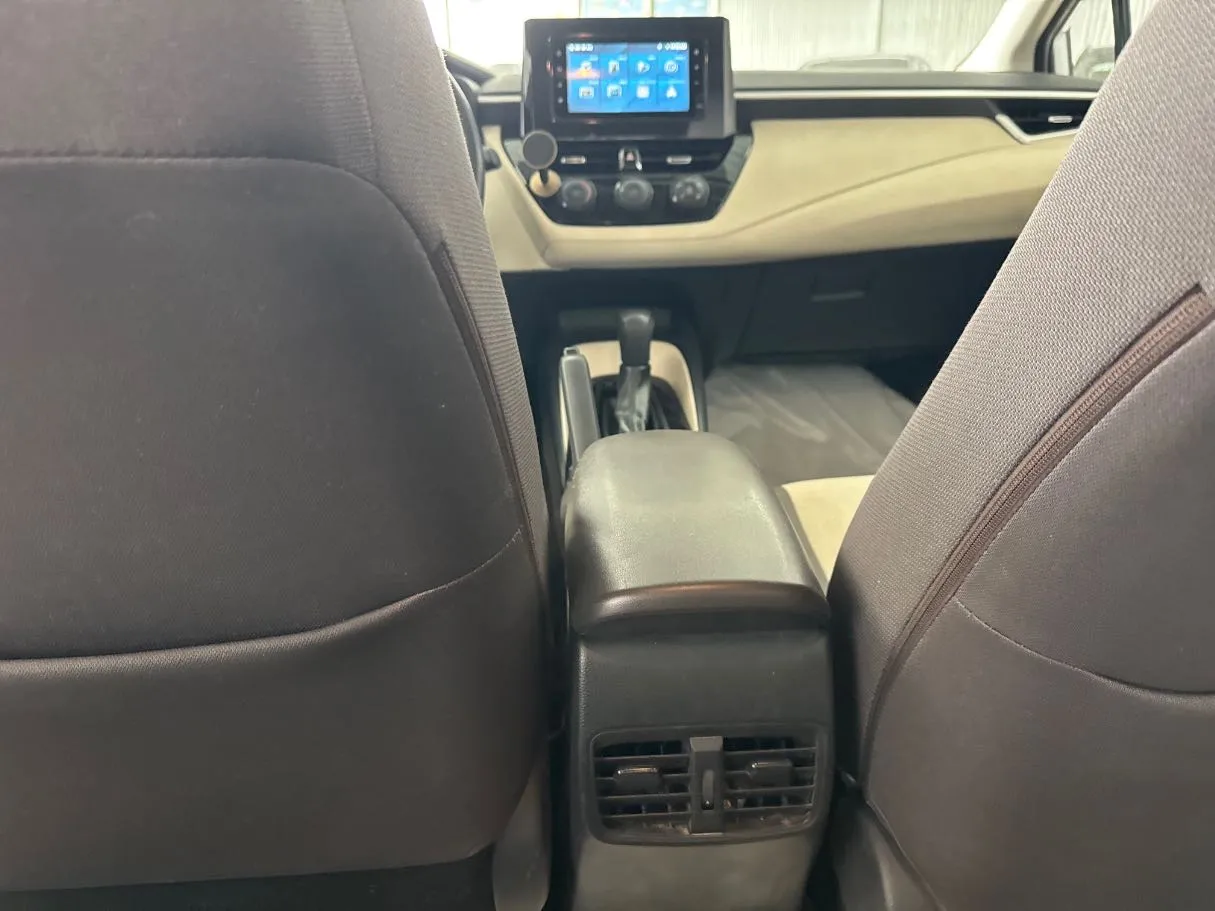 Car image 19