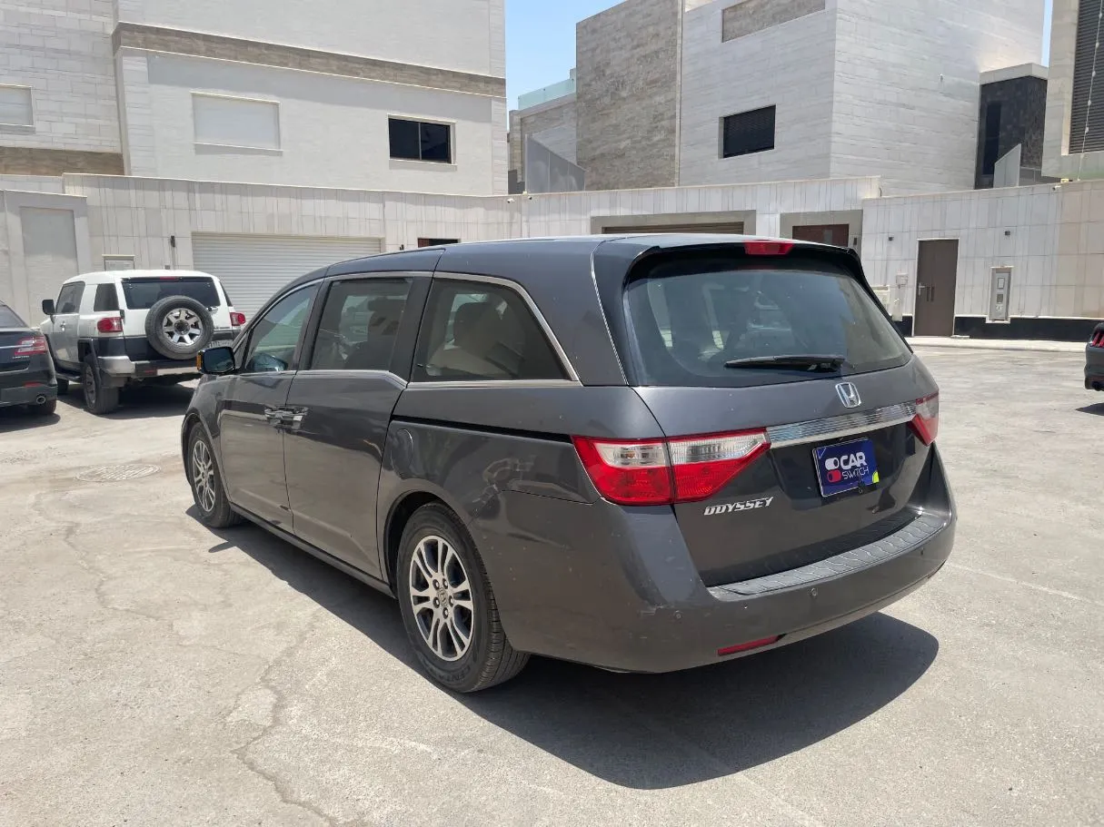 Car image 7