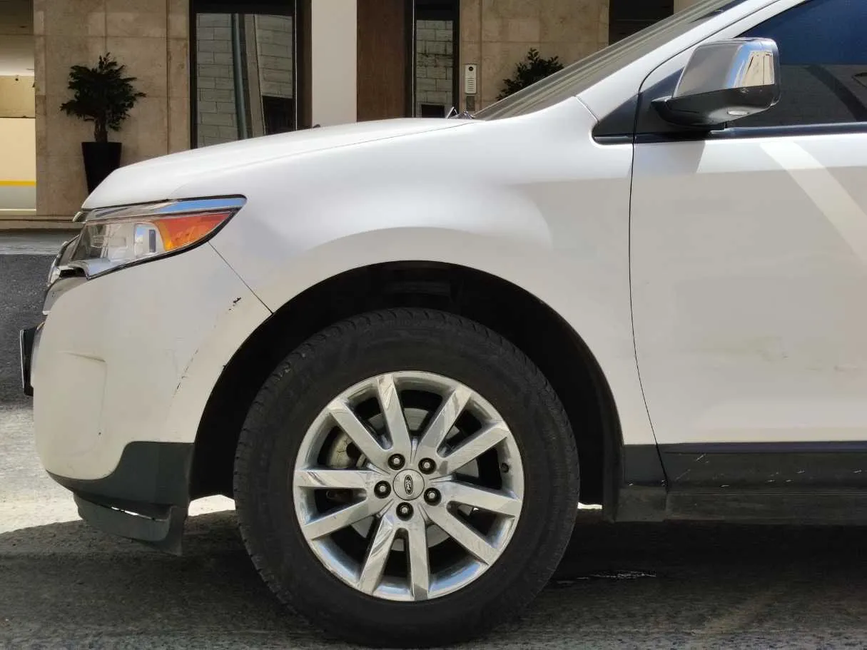 Car image 9