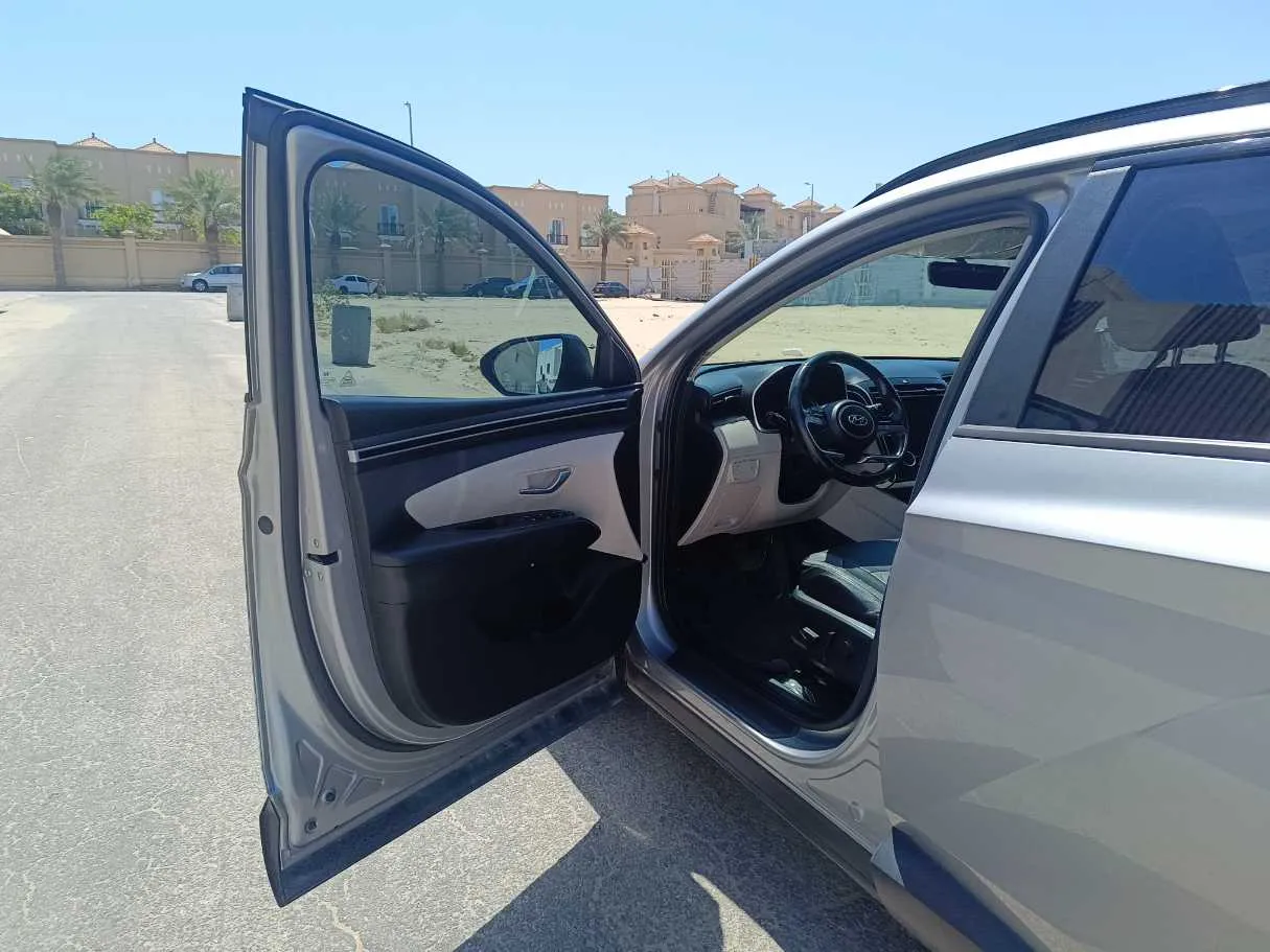 Car image 11