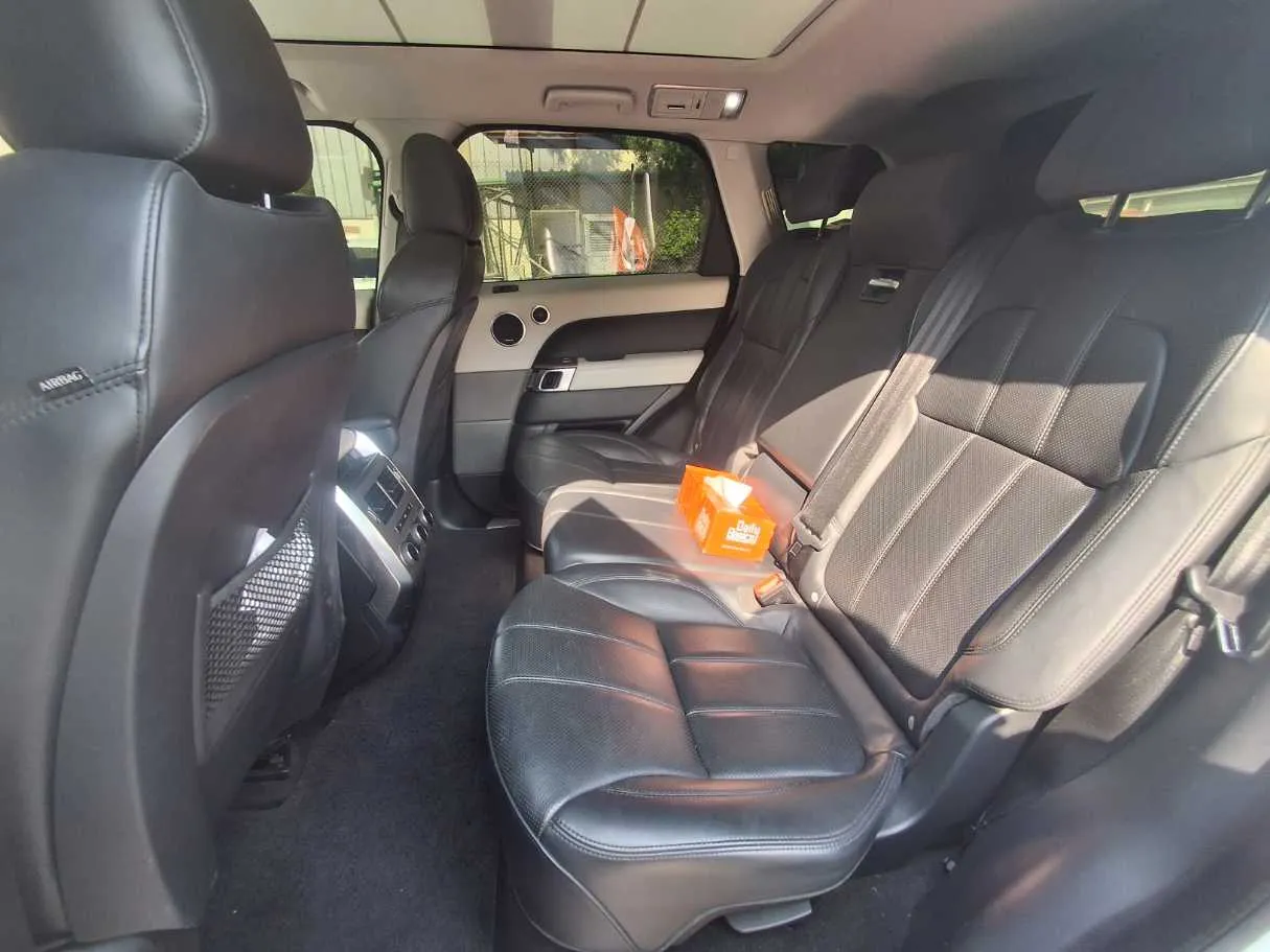 Car image 13