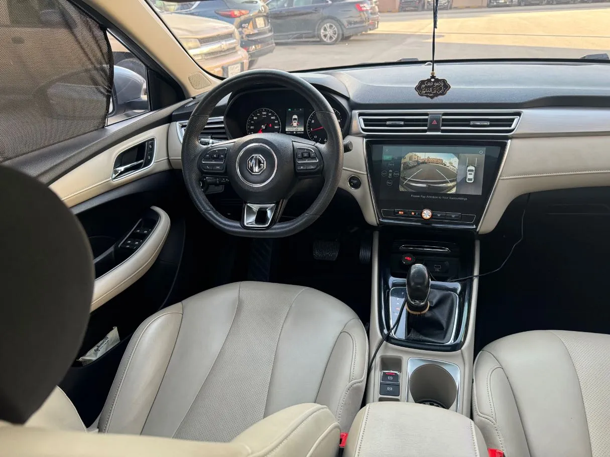 Car image 17