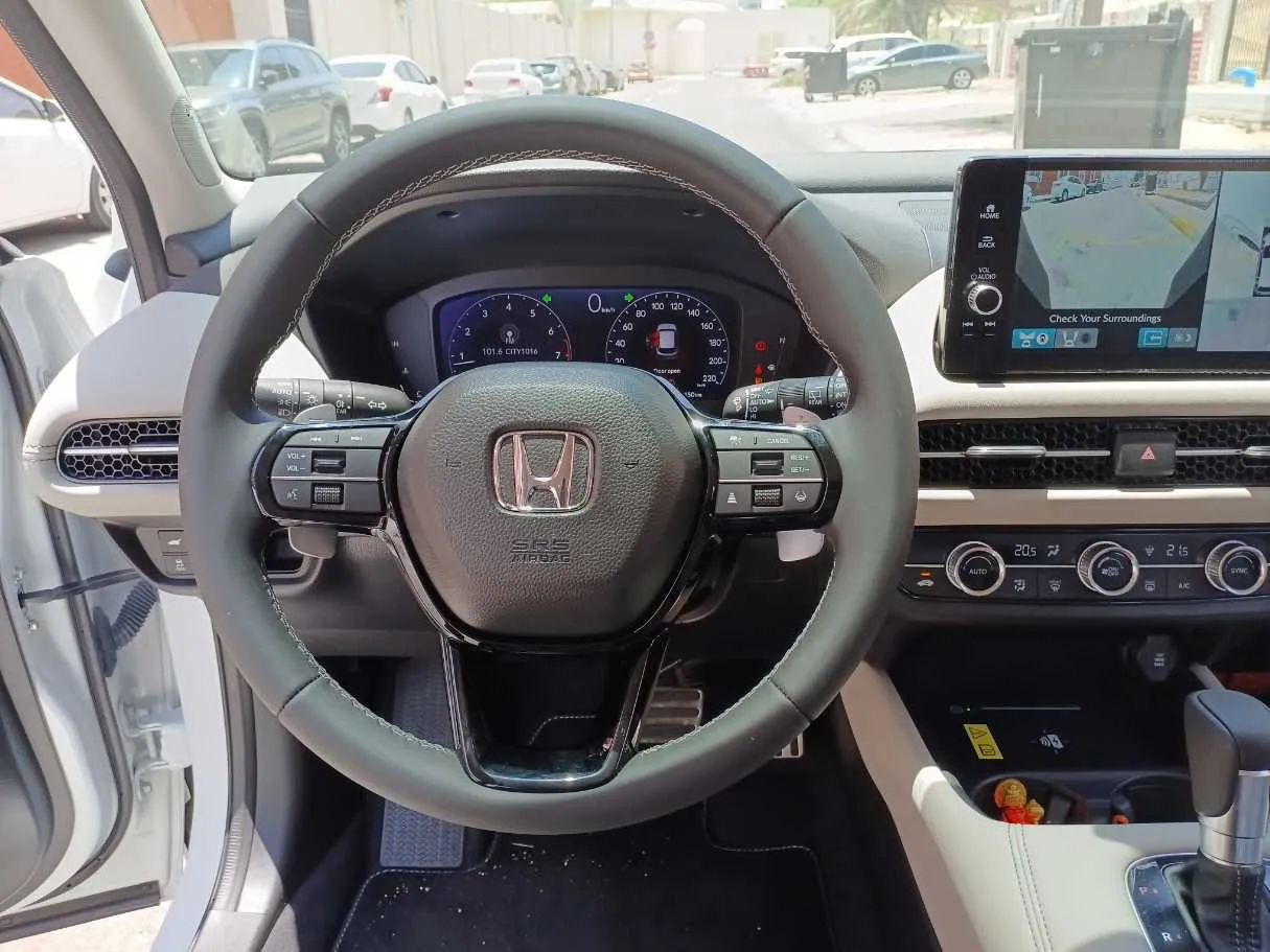Car image 14