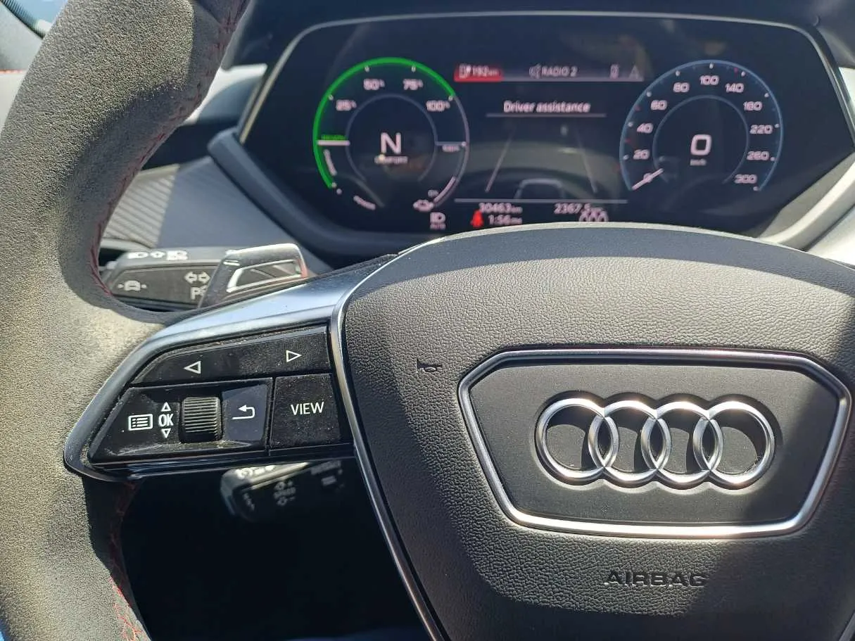 Car image 25