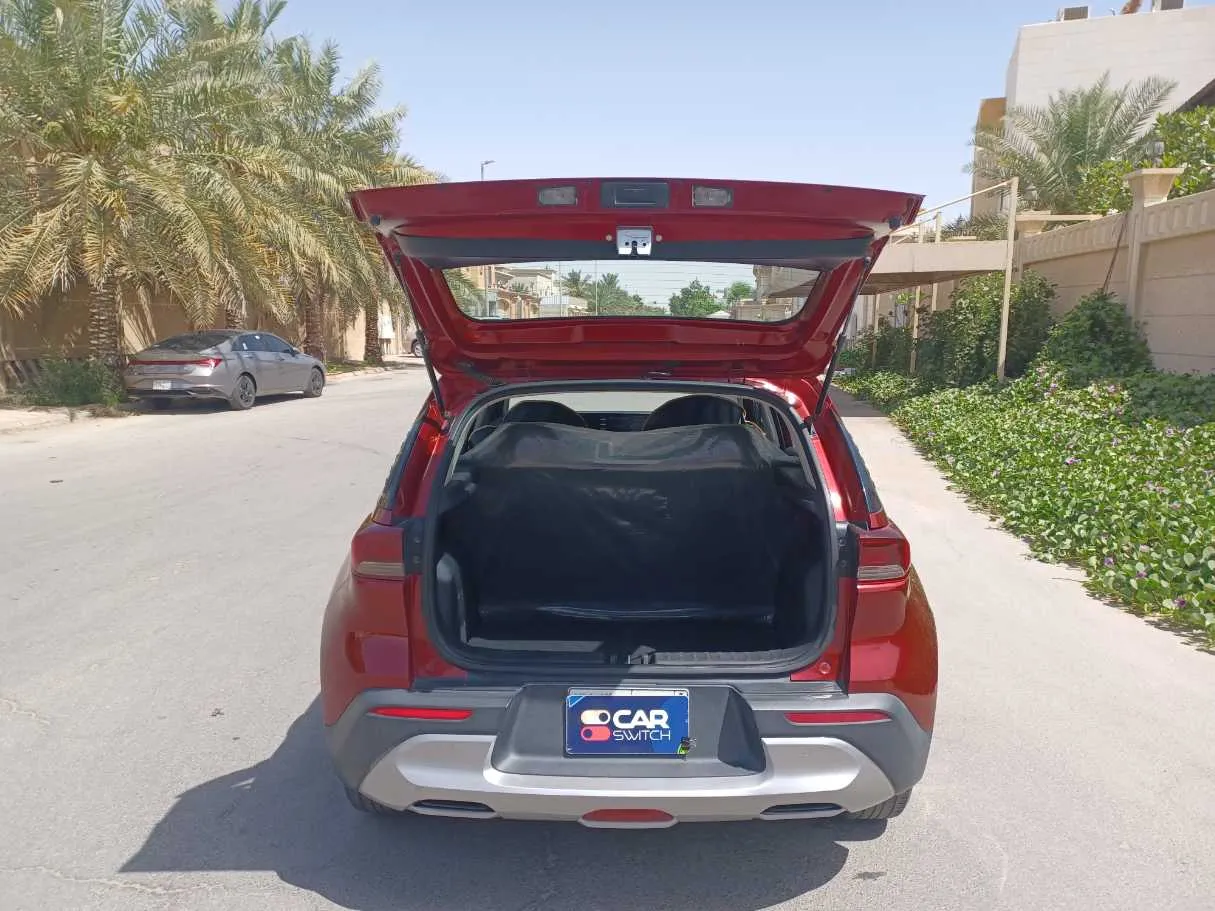 Car image 19