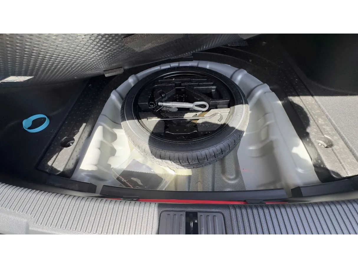Car image 24