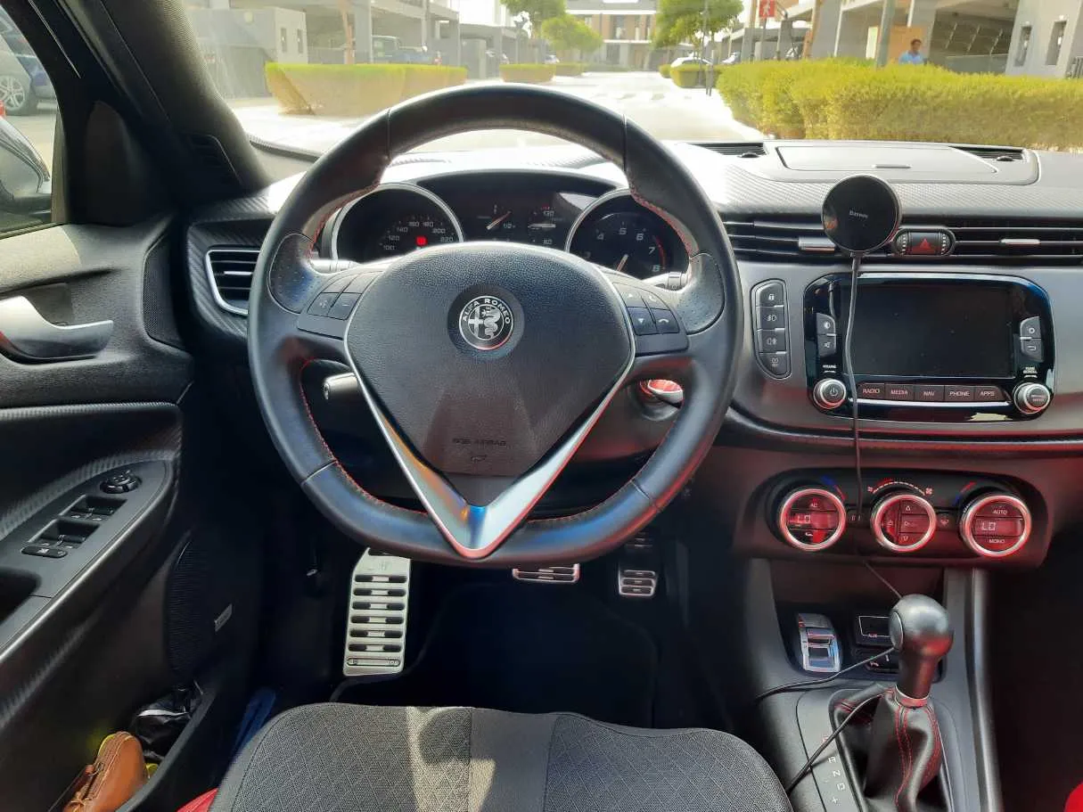 Car image 17