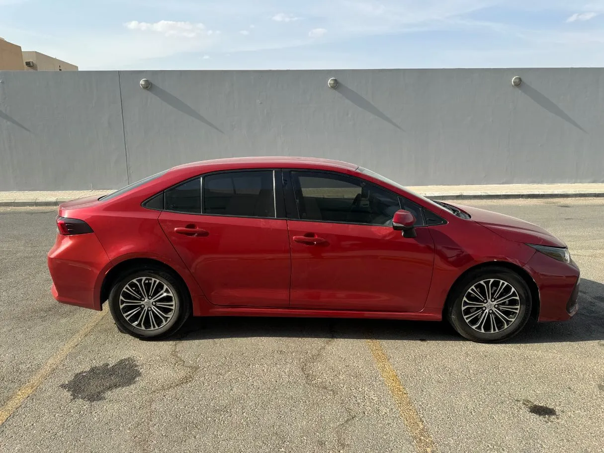 Car image 4