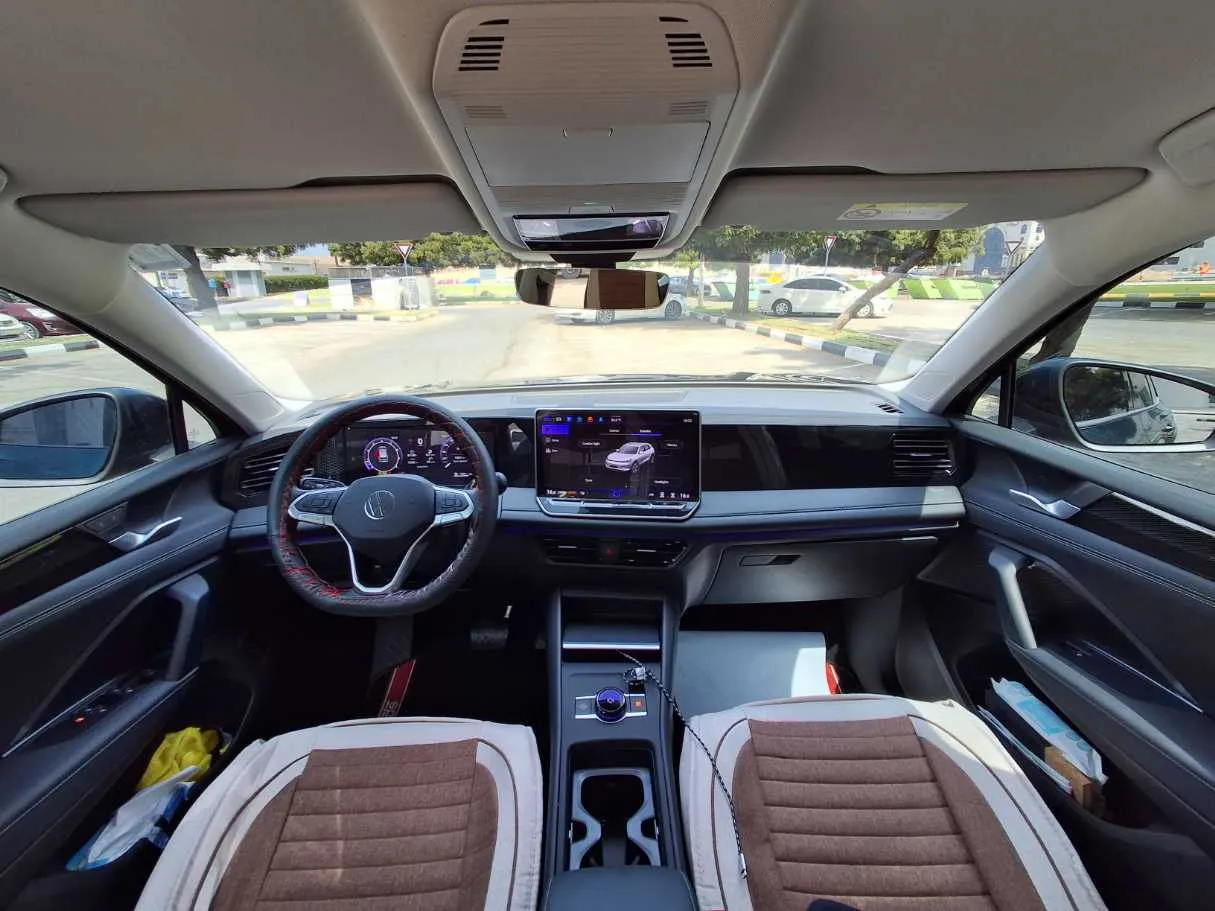 Car image 18