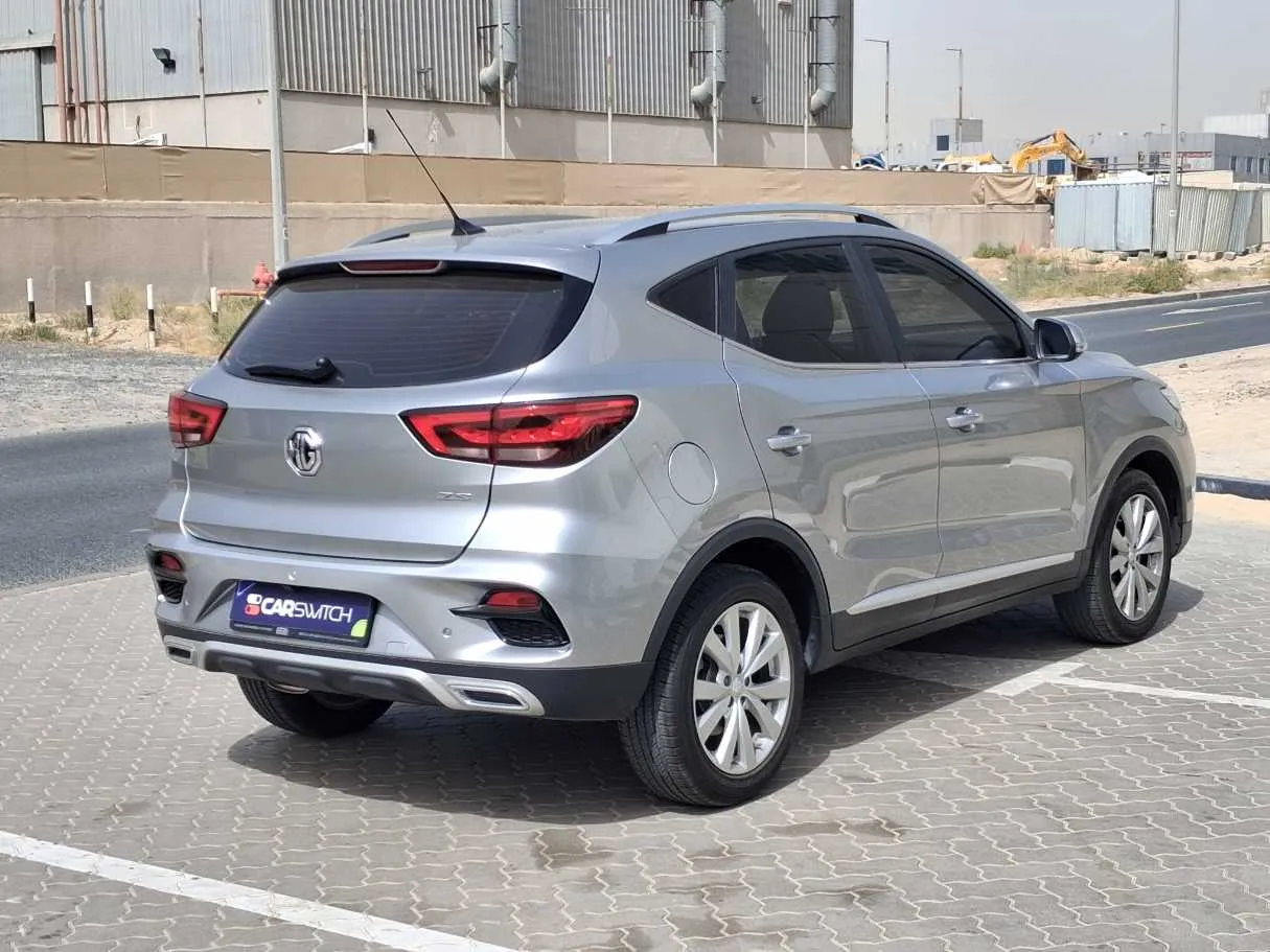 Car image 5
