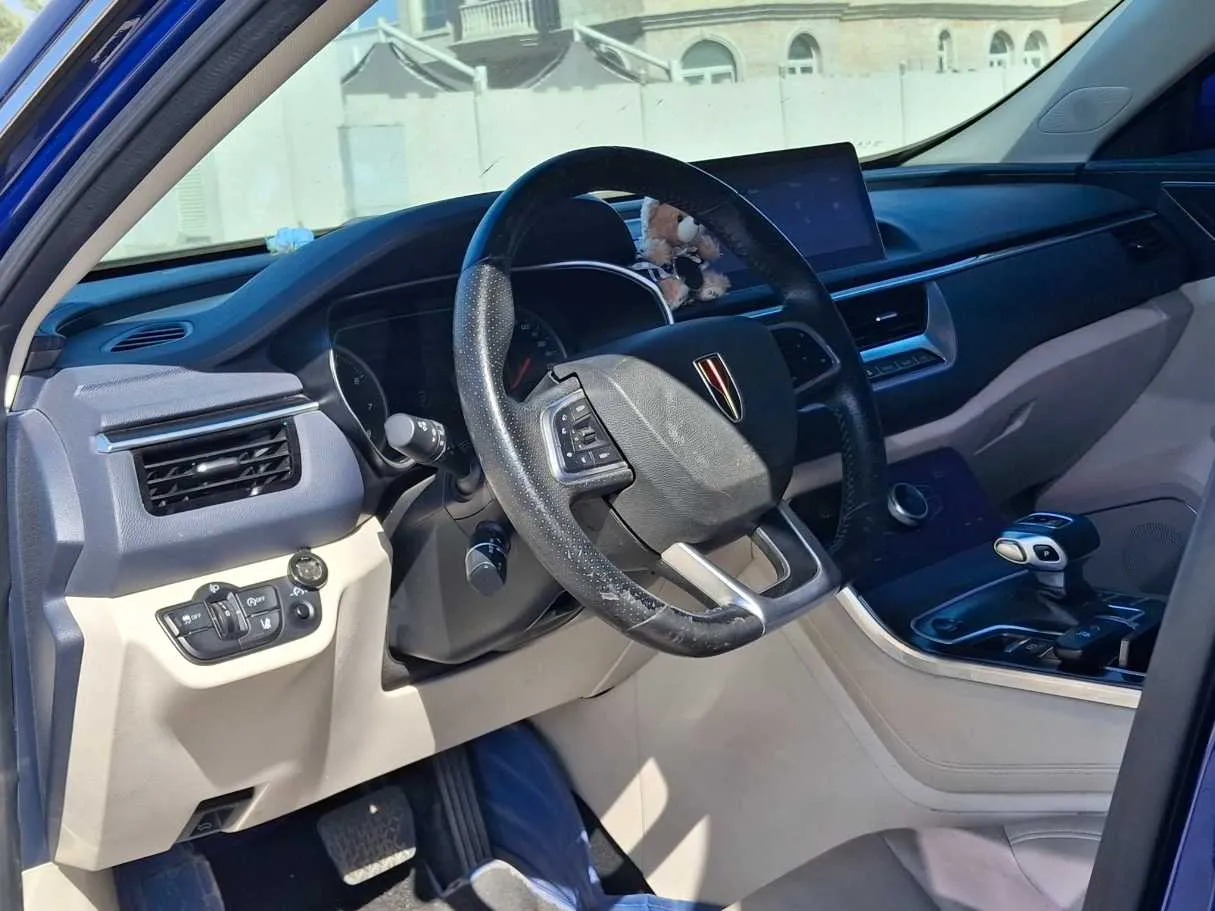 Car image 11
