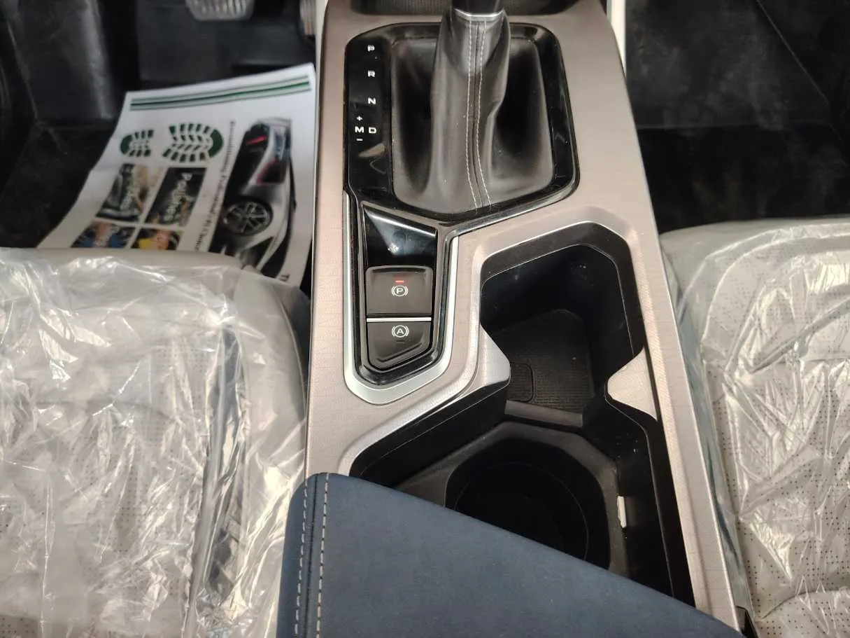 Car image 25