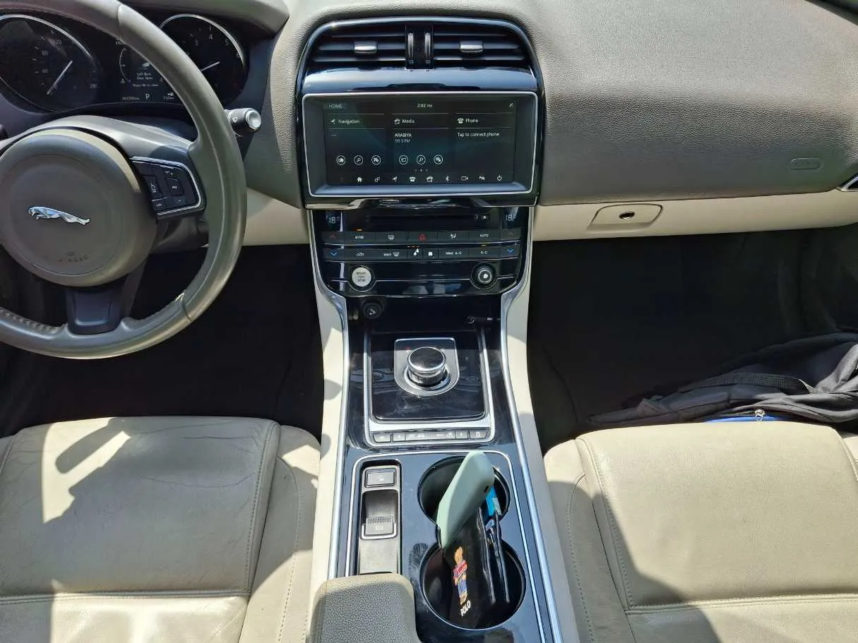 Car image 15