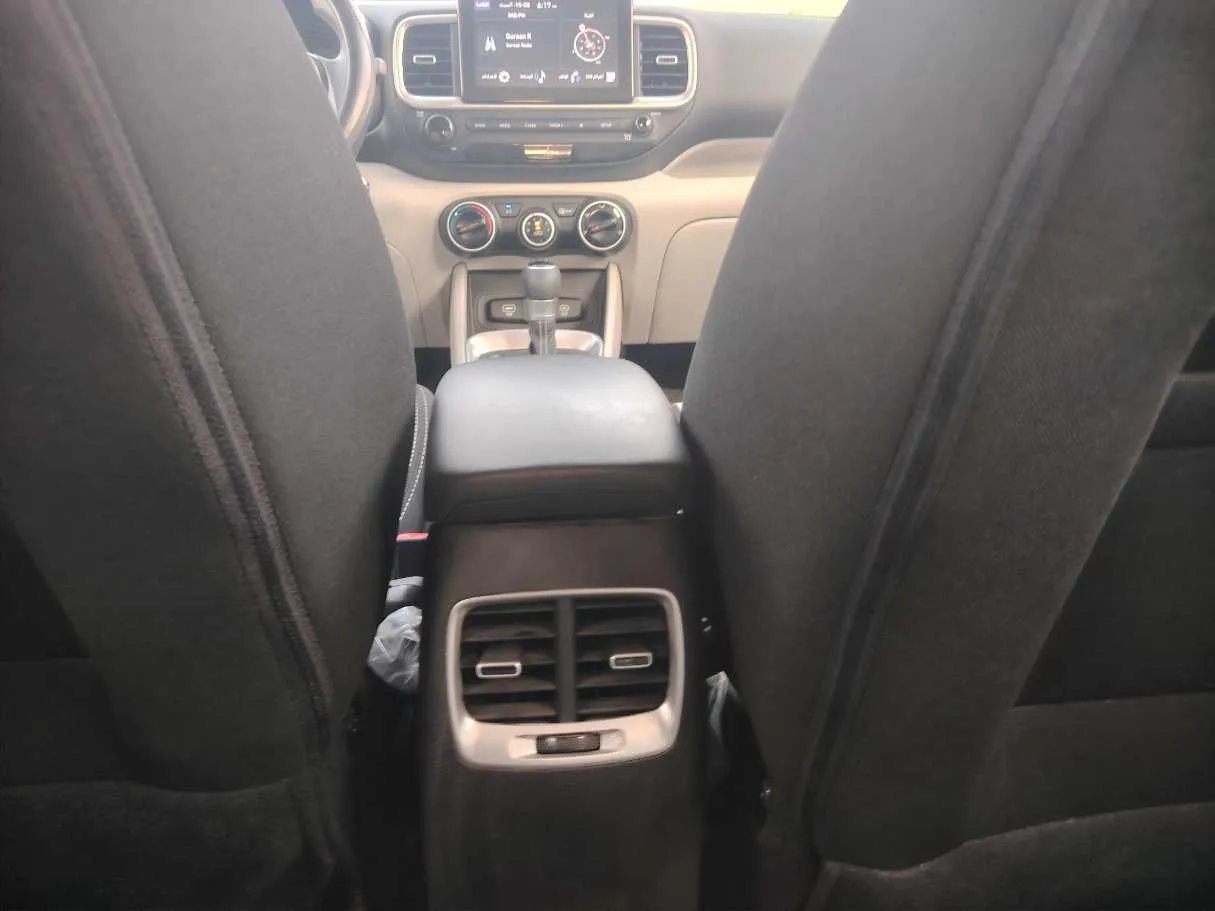 Car image 28