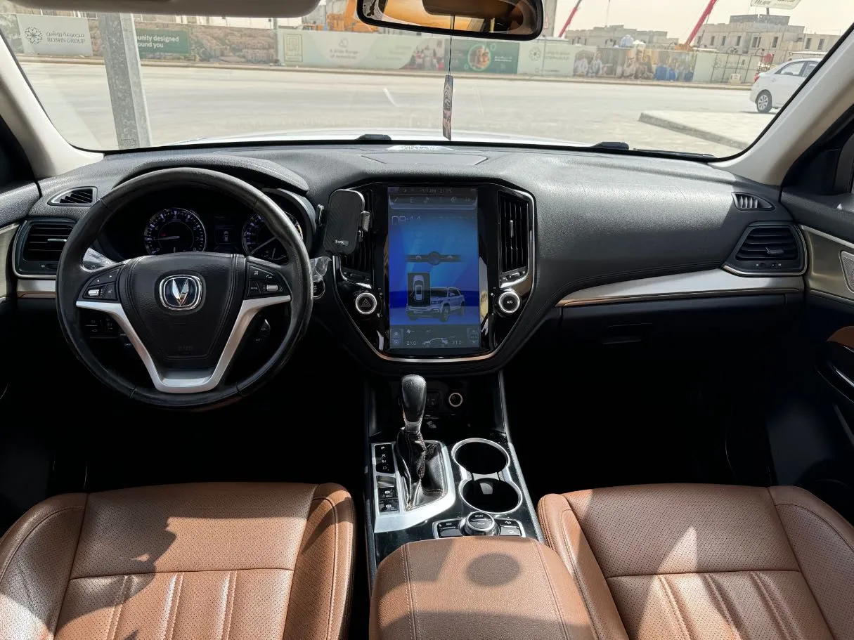 Car image 16
