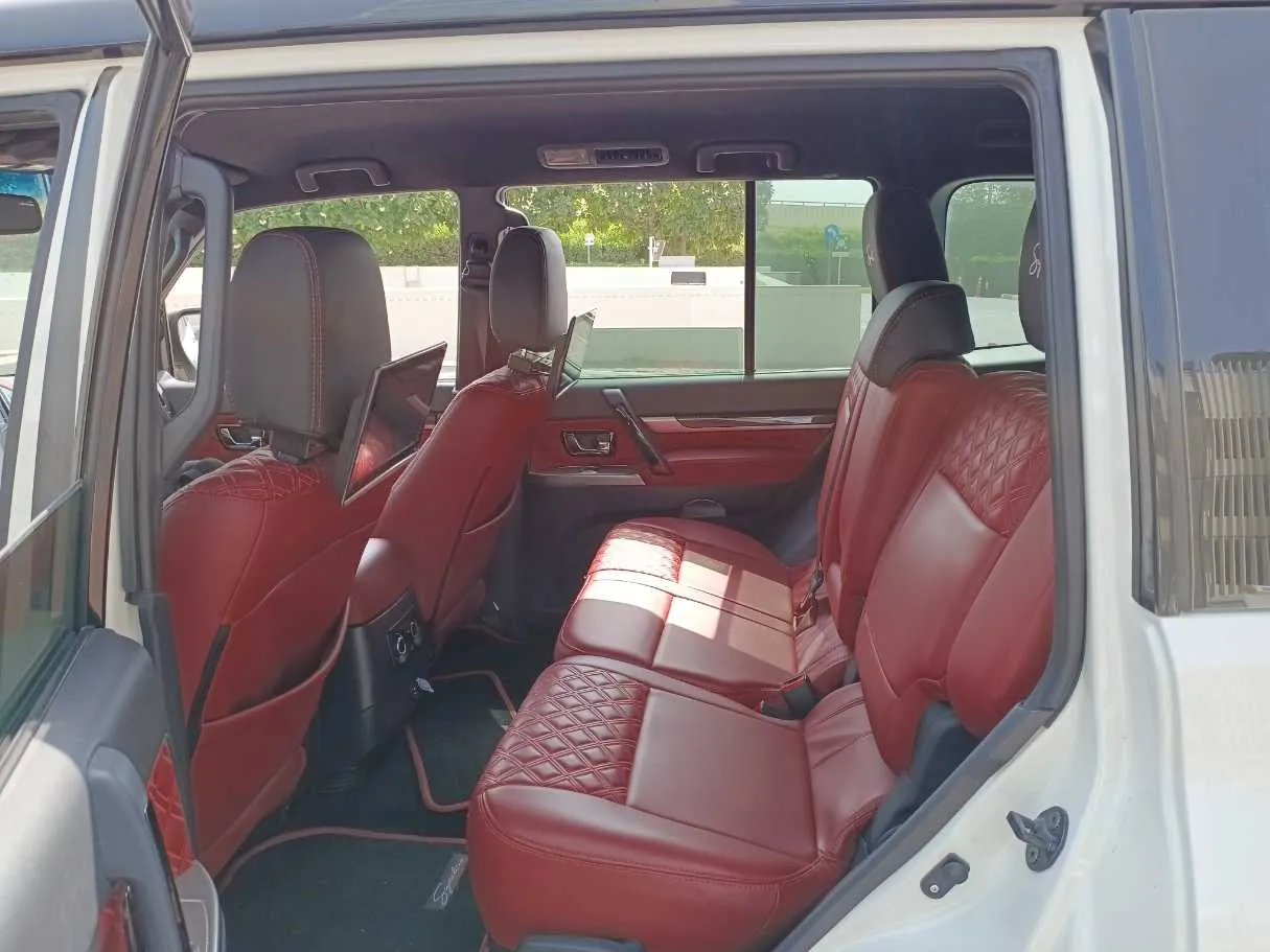 Car image 14