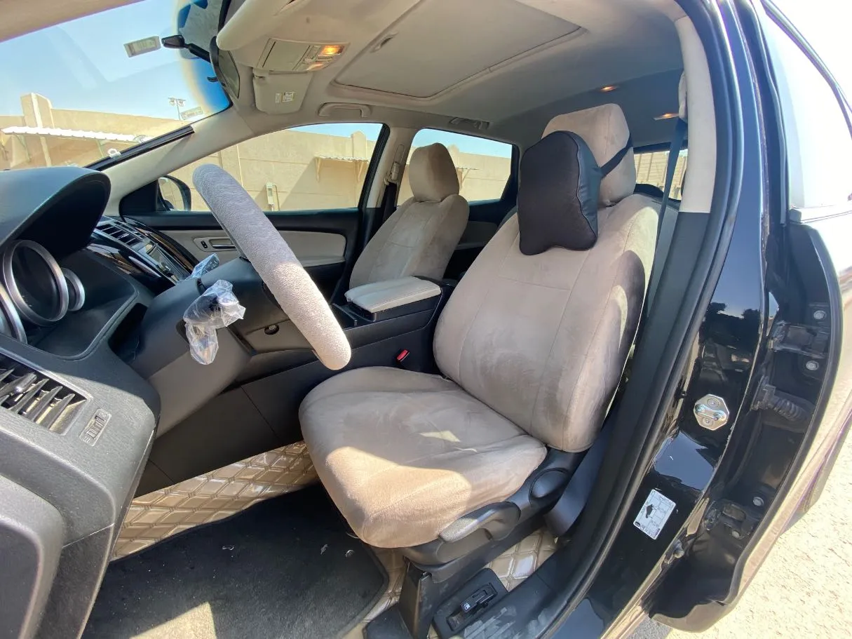Car image 11