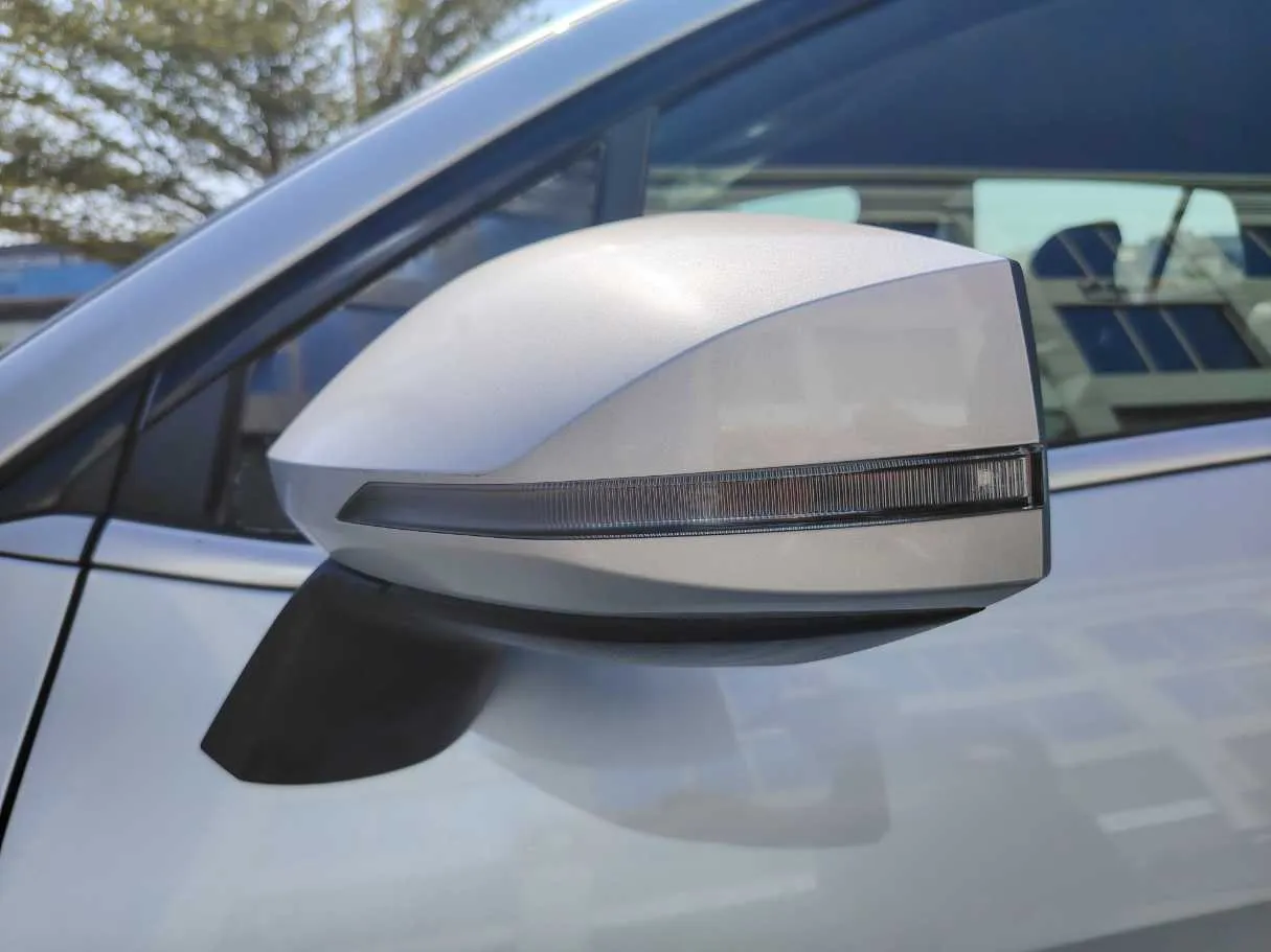 Car image 33