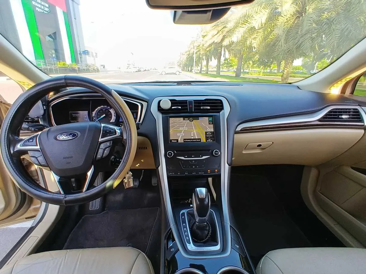 Car image 14