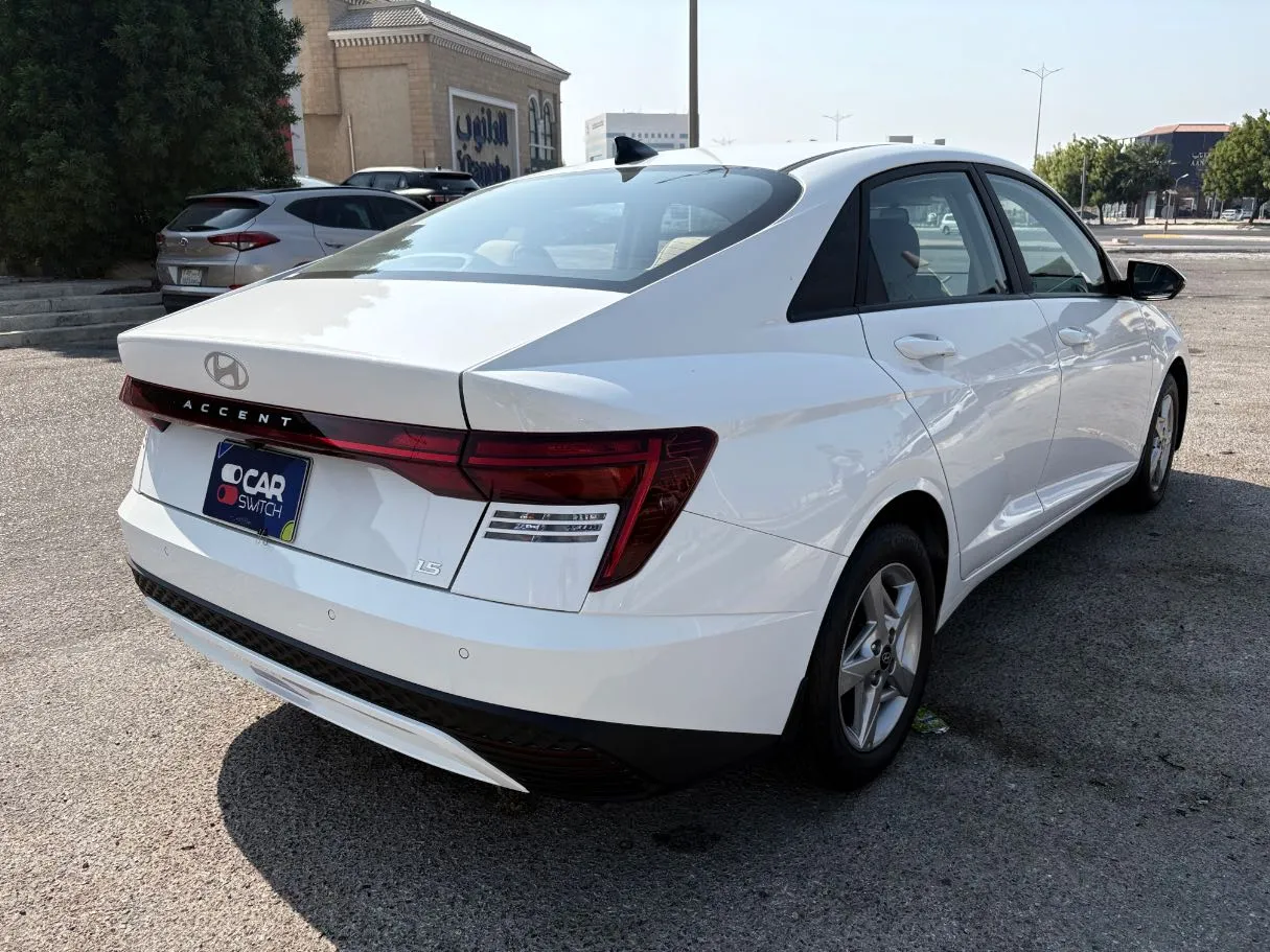 Car image 5