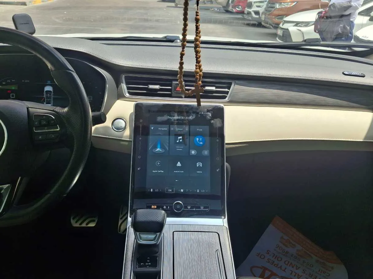 Car image 17