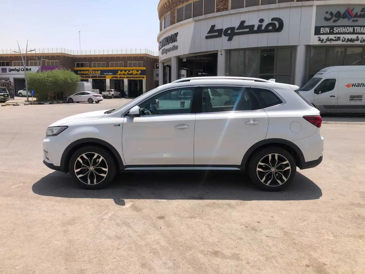 Car image 8