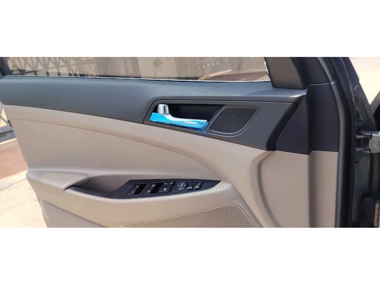 Car image 25