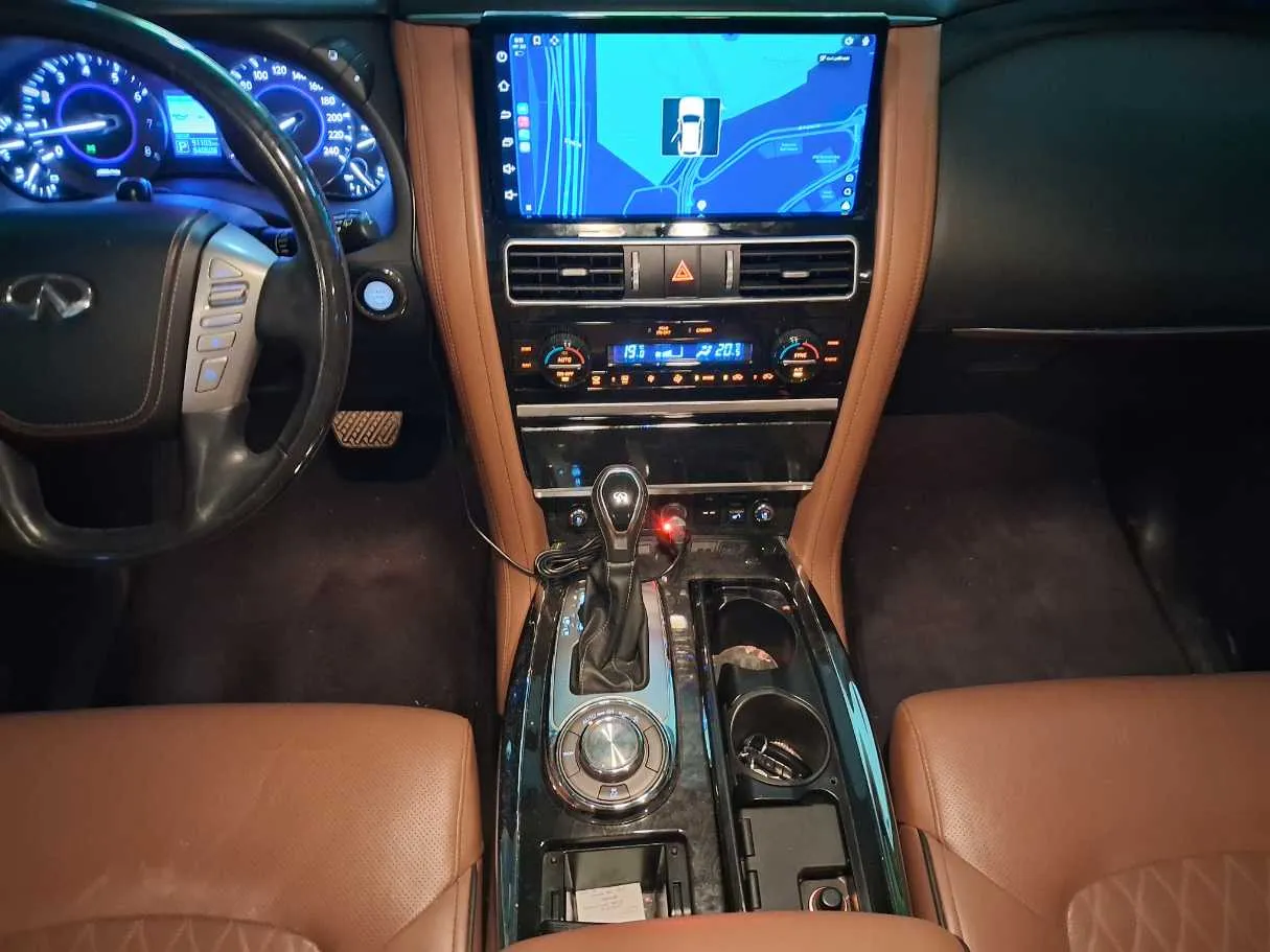 Car image 17